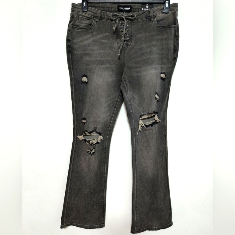 [5x$20] New Nova Distressed Black Jeans / Size 16 Tall
